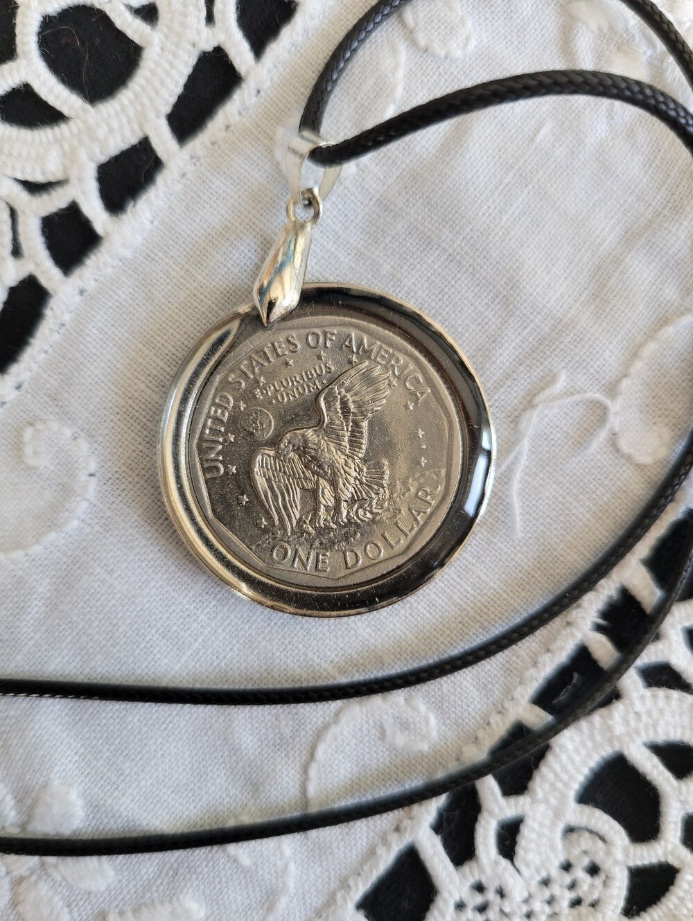 1979 US Susan B. Anthony Coin Pendant - Handcrafted Vintage Coin Resin Necklace - Picture 10 of 13